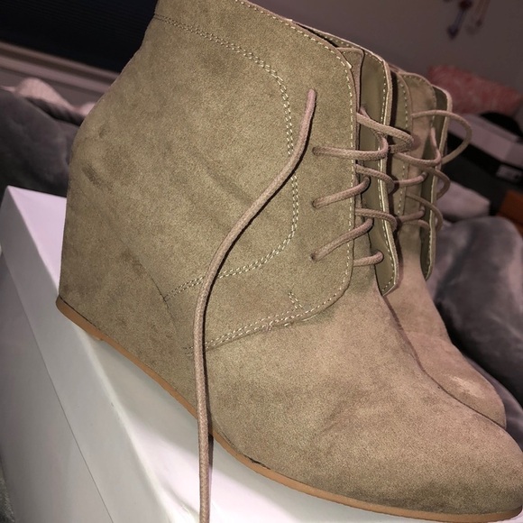 LACE Up Booties - Picture 3 of 5